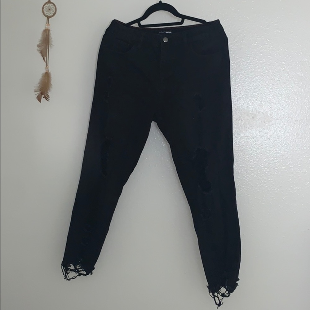black distressed boyfriend jeans